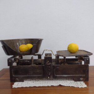balanza de platillos antigua
